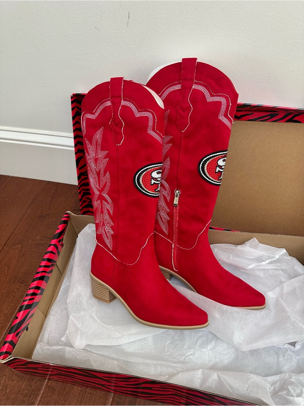 NFL Women's San Francisco 49ers Cuce Scarlet Faux Suede Cowboy Boot